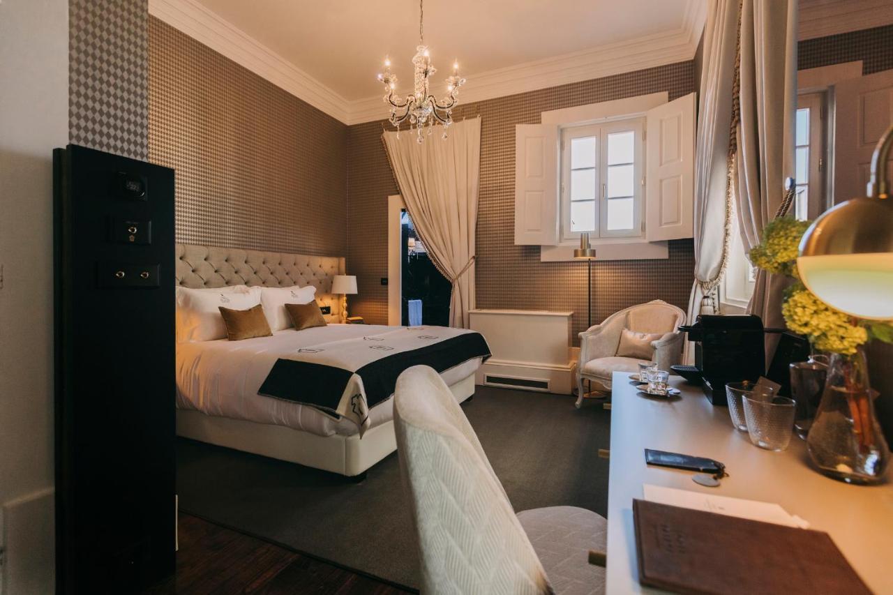 Quarto Clássico com Cama de Casal ou 2 de Solteiro