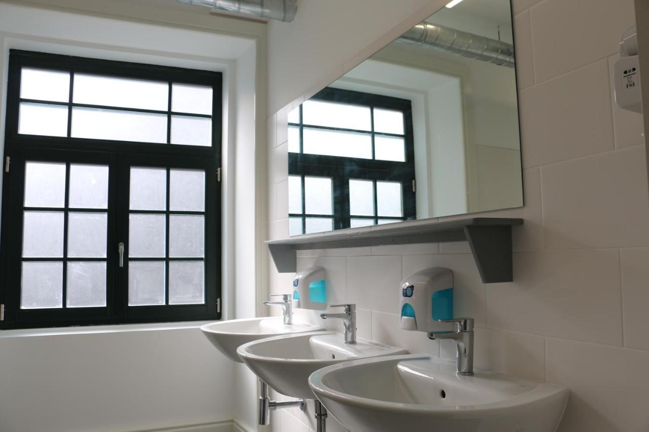 Tweepersoonskamer met Gedeelde Badkamer