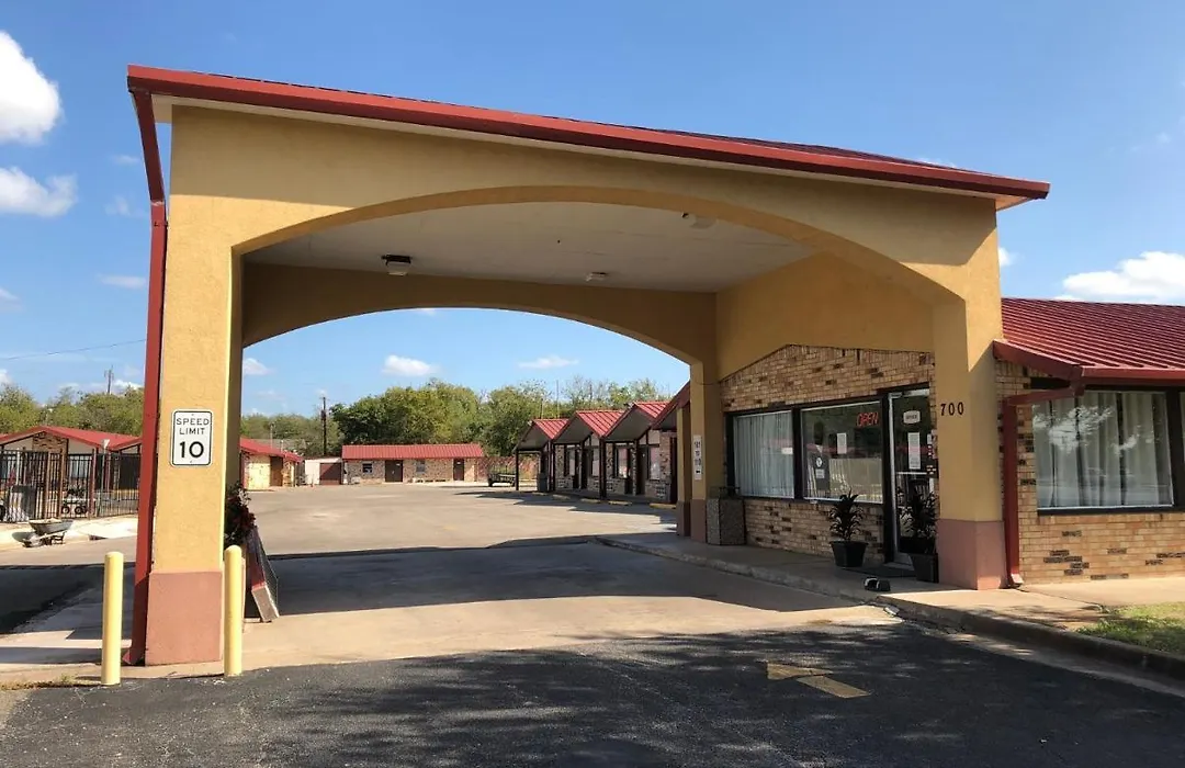 Kings Inn Mexia-1