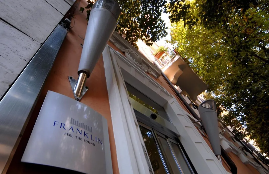 Hotel Franklin Feel The Sound-1