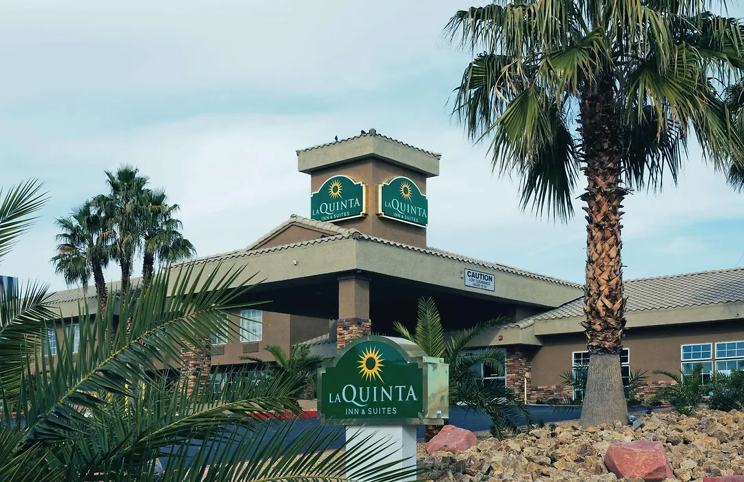 La Quinta Inn & Suites By Wyndham Lv Tropicana Stadium-1