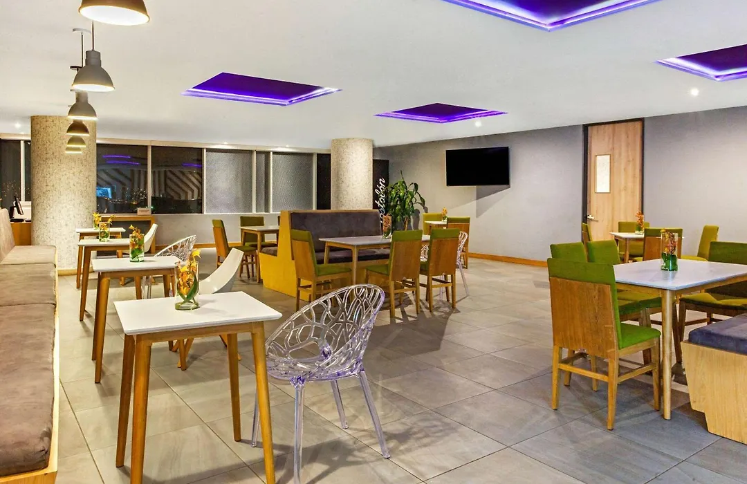 La Quinta By Wyndham Medellin-1