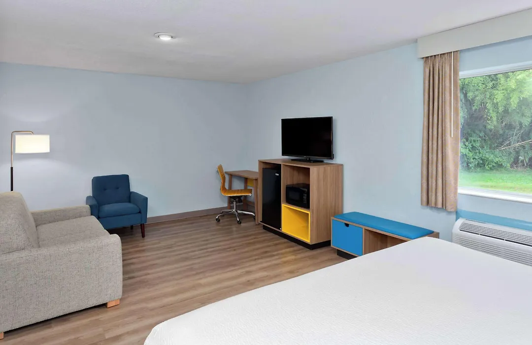 Days Inn & Suites By Wyndham Siler City-1