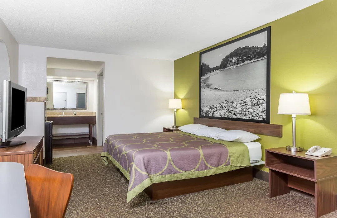 Super 8 By Wyndham Gainesville-1