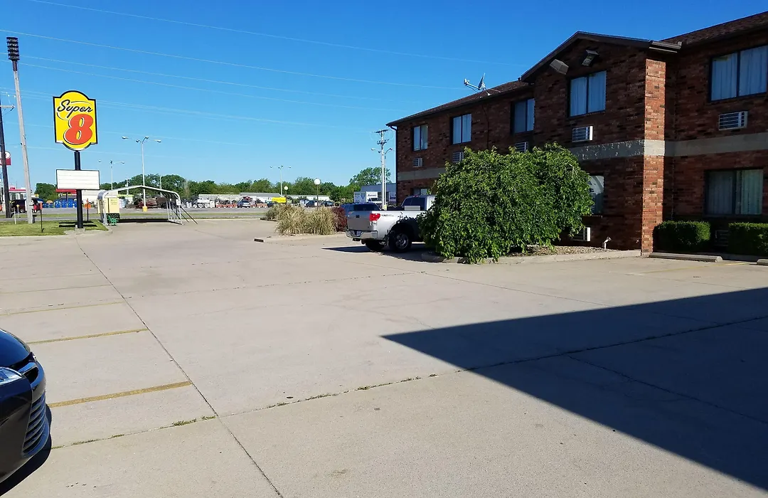 Super 8 By Wyndham Independence Ks-1