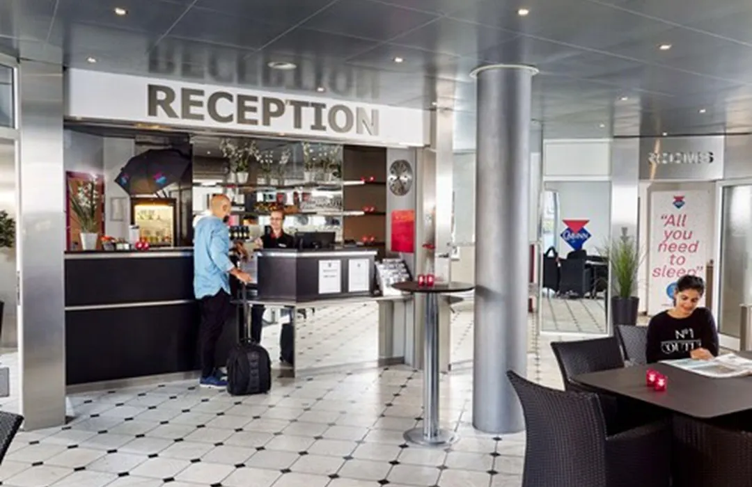 Cabinn Express-1