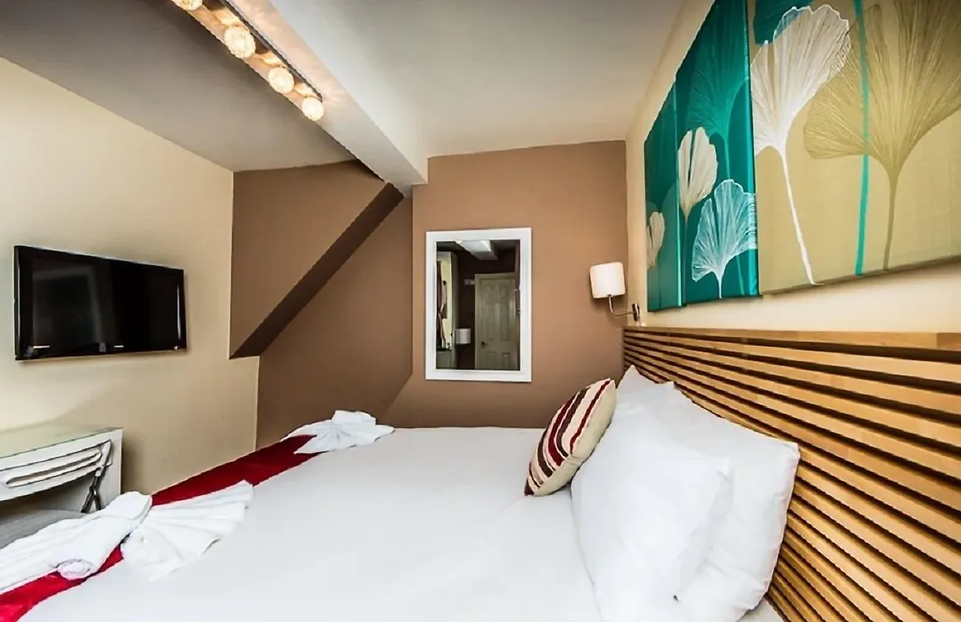 Dockside Hotel-1