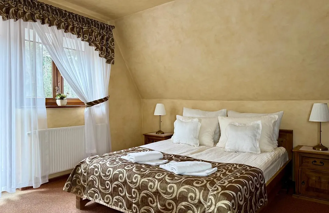 Hotel Dwor Karolowka-1
