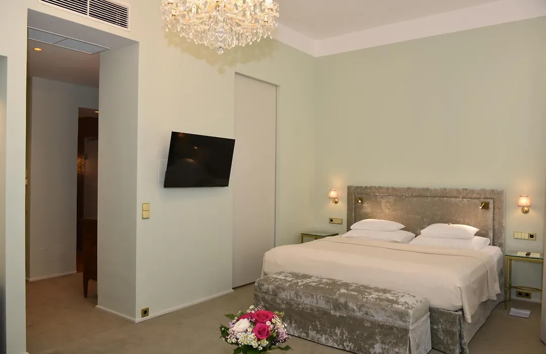 Hotel Koenig Von Ungarn-1
