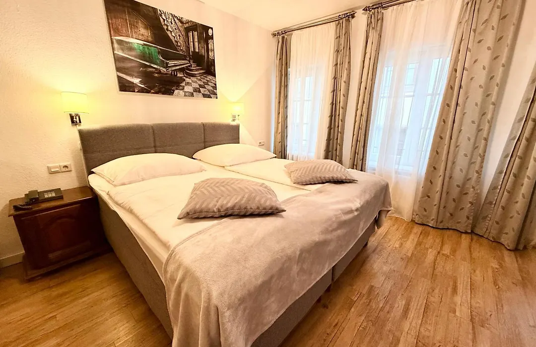 Altstadthotel Hayk am Rhein-1