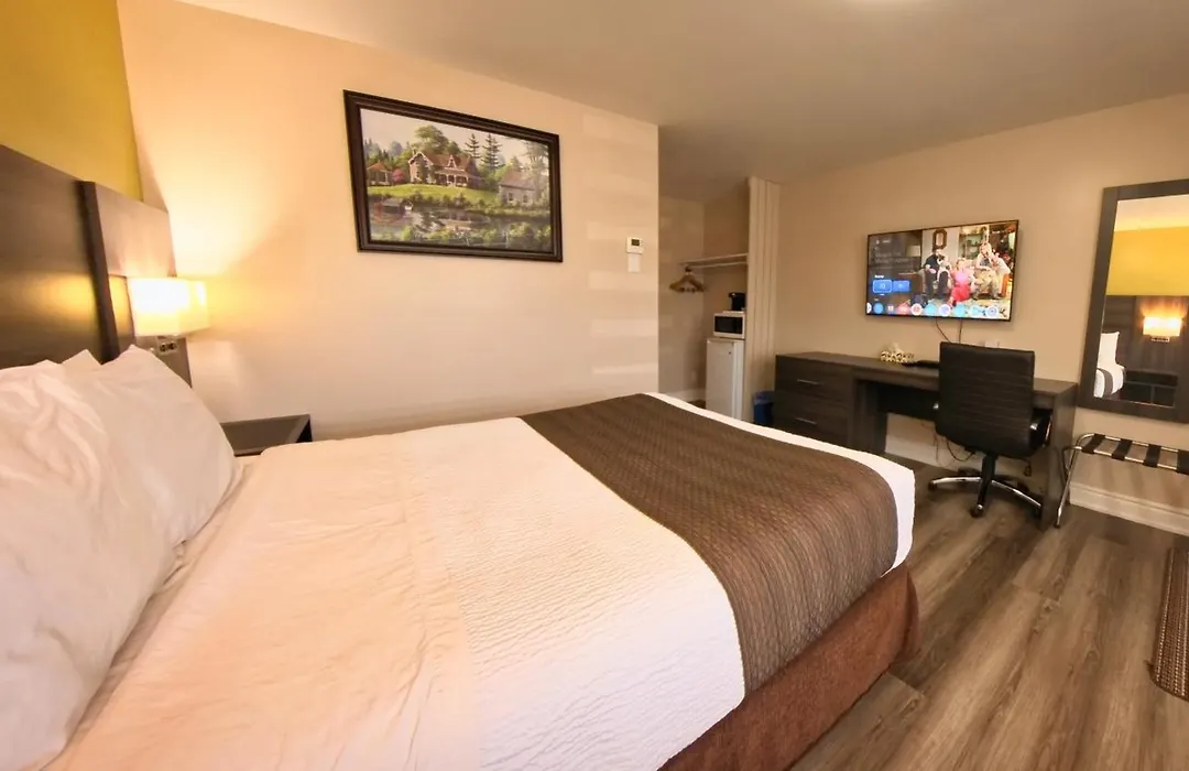 Maple Leaf Inn & Suites-1