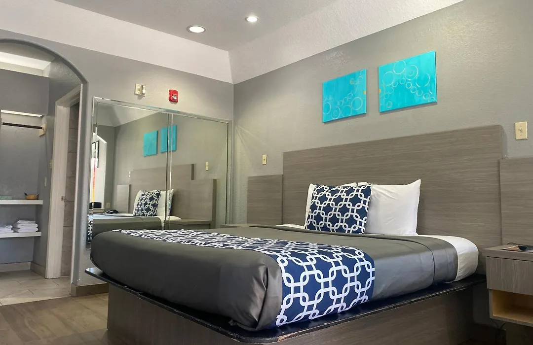Island Suites Hobby Airport-1