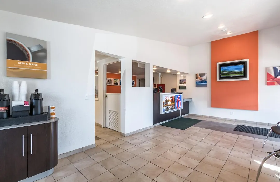 Travelodge By Wyndham Lansing-1