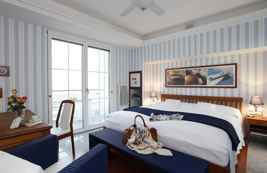 Holiday Hotel Yachtsport Resort Lago Maggiore-1