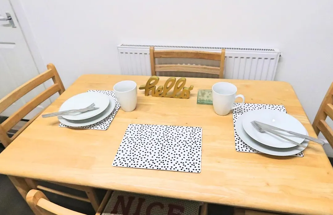 Whitburn Guest House About 7 Mins Walk To The City Free Internet Tv-1