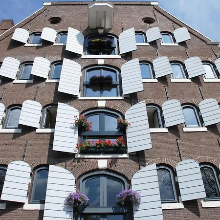 Hip & Stylish Apartment In Center, Near Trainstation, 15 Min Walk-2