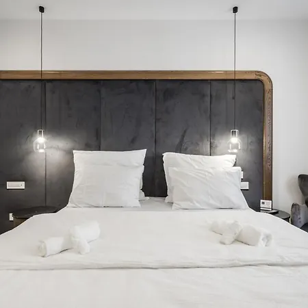 Budapest Eye- Boutique Suites, By Bqa-3