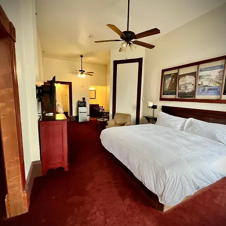 The Monarch Hotel-2