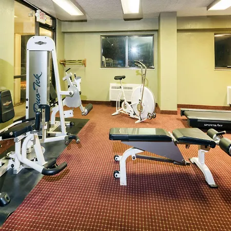 Super 8 By Wyndham Strongsville/Cleveland-3