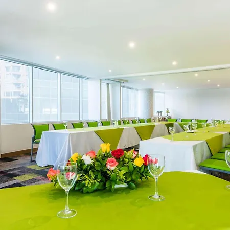 La Quinta By Wyndham Medellin-2