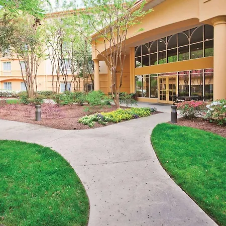 La Quinta Inn & Suites By Wyndham University Area Chapel Hill-2