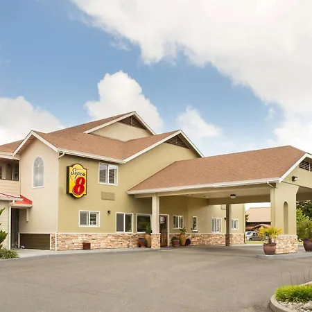 Super 8 By Wyndham Fortuna-3