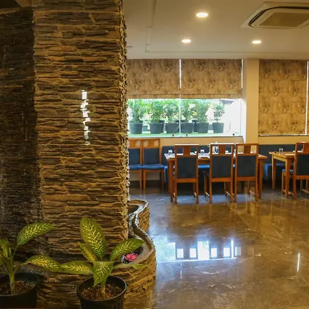 Four Leaf Hotel - Sapphire Blue, Varanasi-2