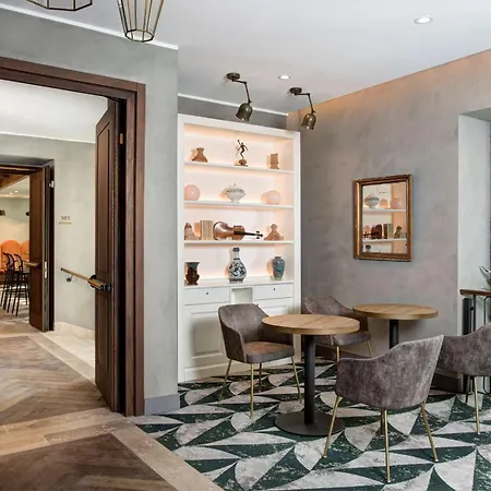 Doubletree By Hilton Rome Monti-3
