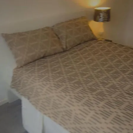Albert Bridge Spacious Double Room-3