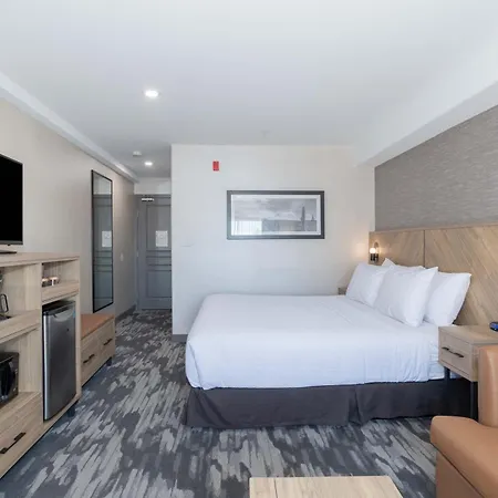 Sandman Hotel & Suites Regina-2