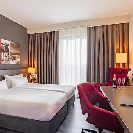 Plaza Premium Grand Winston-3