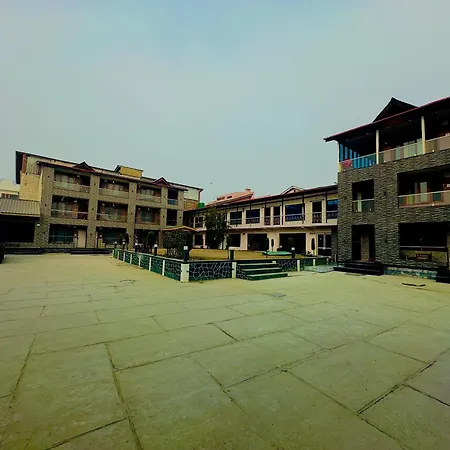 Hotel Luxury Inn-3