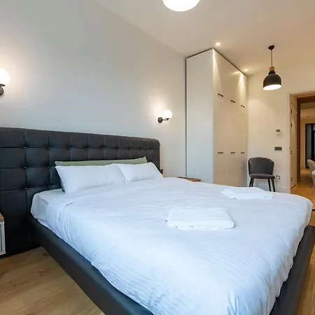 12A, Luxury & Unique, Cinema, Terrace, Stunning View, Central Location!-3