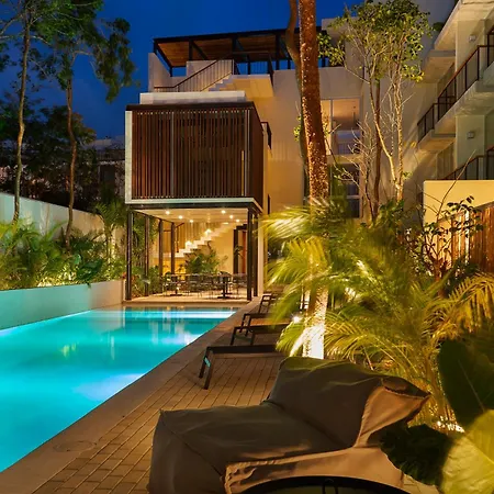 Stylish Condo For 4 Rooftop & Pool Access-2