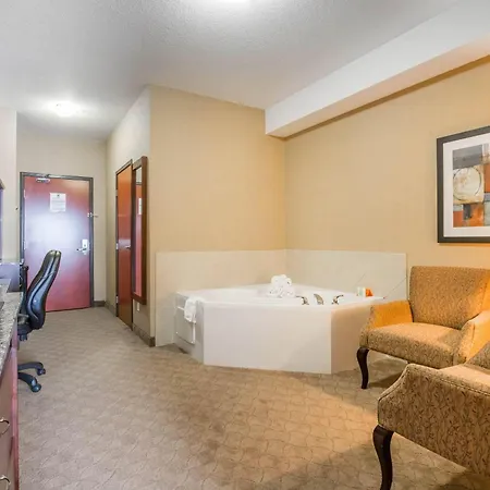 Comfort Inn & Suites-2