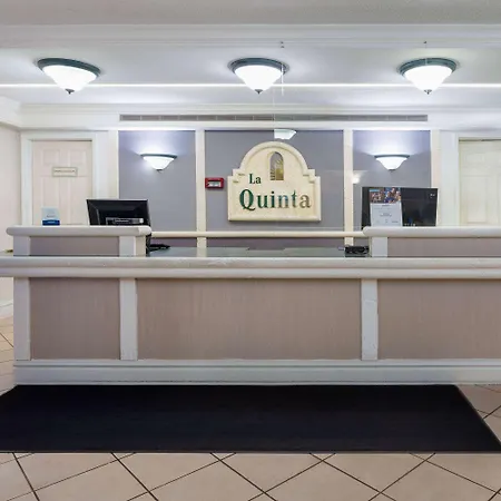 La Quinta Inn By Wyndham Pensacola-3