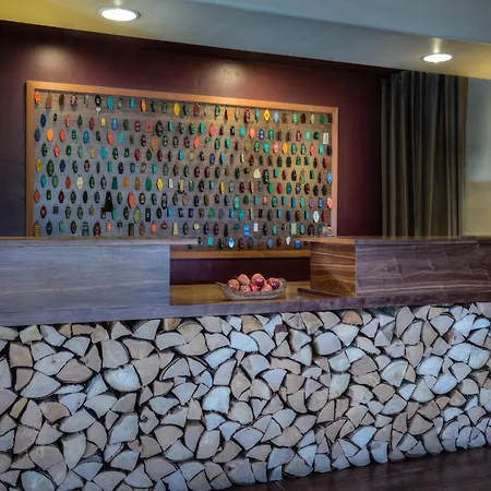 The Redwood Riverwalk, A Boutique Hotel-2