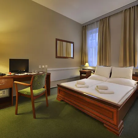 Three Crowns Hotel-2