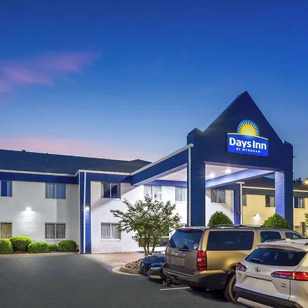 Days Inn & Suites By Wyndham Siler City-3