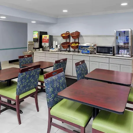 Days Inn & Suites By Wyndham Siler City-2