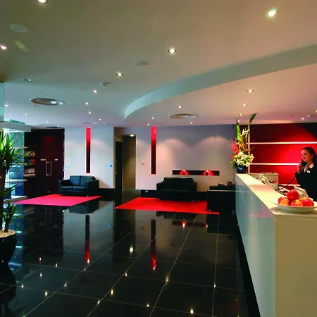 Oaks Adelaide Horizons Suites-2
