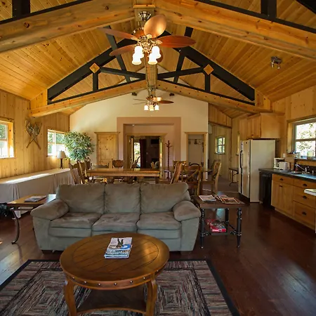 Diamondstone Guest Lodges-3