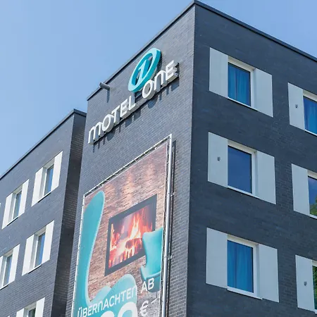 Motel One Hamburg Airport-3