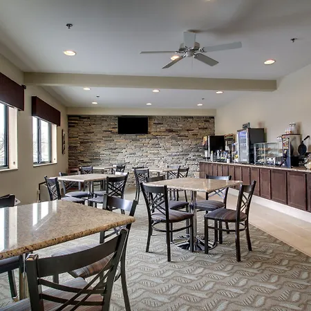 Cobblestone Inn & Suites - Fort Dodge-2