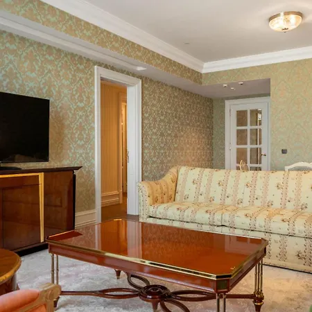 The Bentley Luxury Hotel & Suites-2