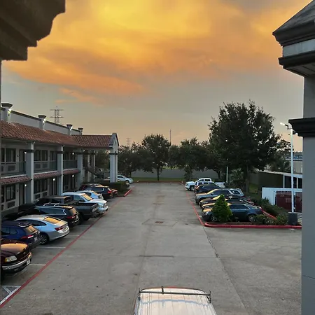 Island Suites Hobby Airport-2