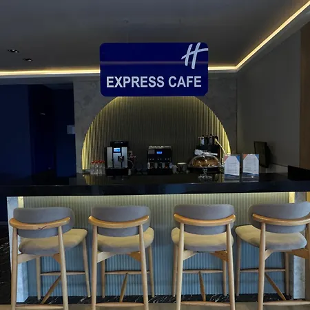 Holiday Inn Express Istanbul-Altunizade By Ihg-3