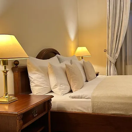 Fleur De Lis Hotel-3