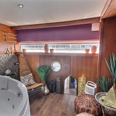 Vip Paris Yacht Hotel & Spa-3