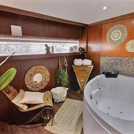 Vip Paris Yacht Hotel & Spa-2